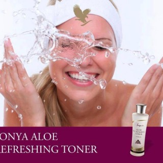 Nước dưỡng da tự nhiên Sonya Aloe Refreshing Toner